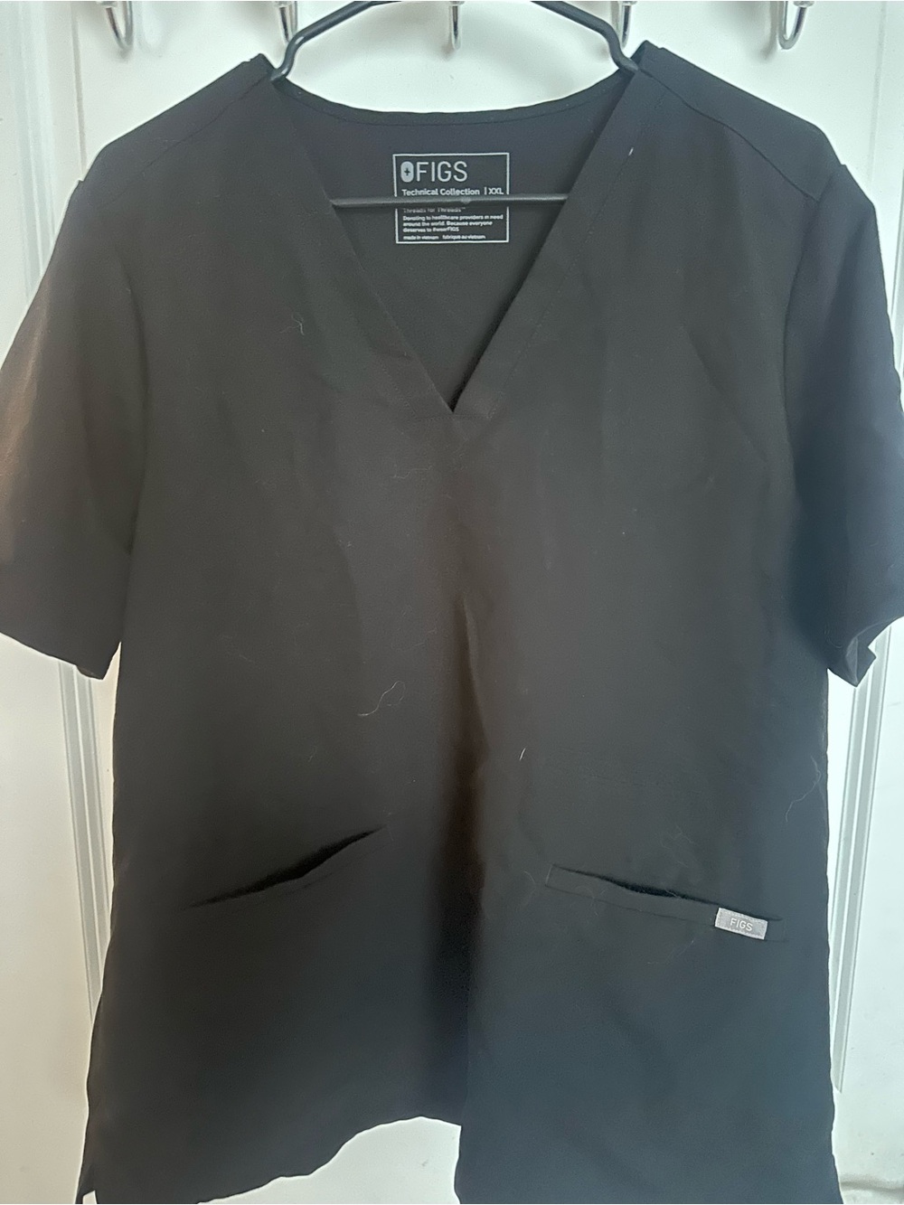 Figs Black V-Neck Medical Scrub Top with Front Pockets
